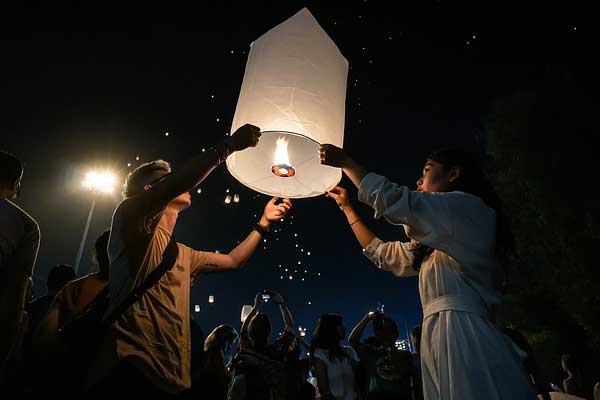 festival delle lanterne a chiang mai